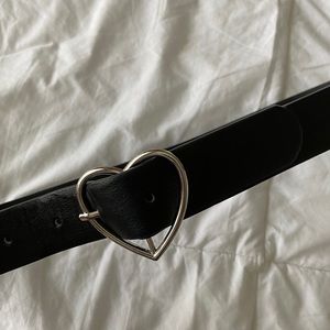 brandy melville heart belt 🖤🤍